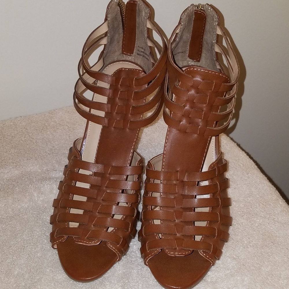 New Directions Brown Strappy Heels/Size 9